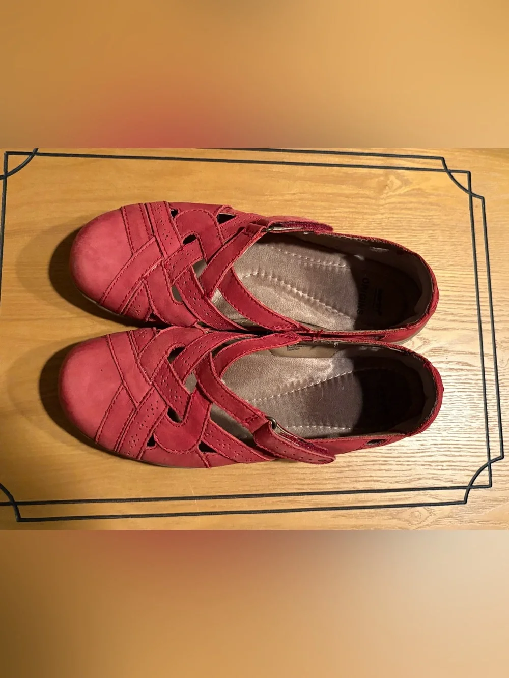 Earth Origins Red Leather Closed-Toe Flats